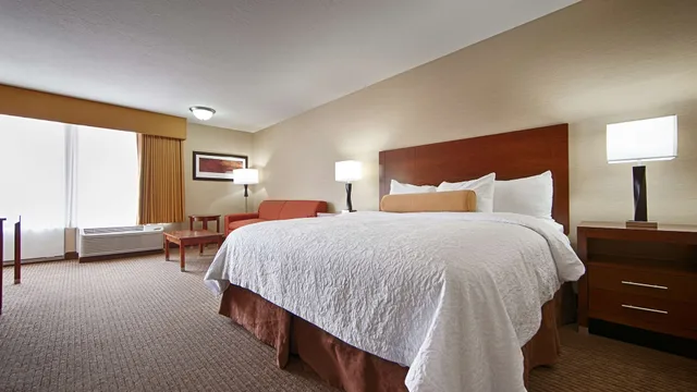 غرفة قياسية بسرير كينج، Best Western Cottontree Inn 3/7