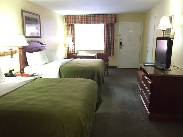 غرفة قياسية بسريرين كوين، Econo Lodge Inn and Suites Eagle Pass, TX 7/10