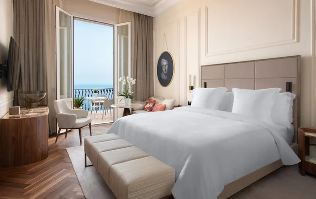غرفة بريميوم بسرير كينج بشرفة، San Domenico Palace, Taormina, a Four Seasons Hotel 1/5