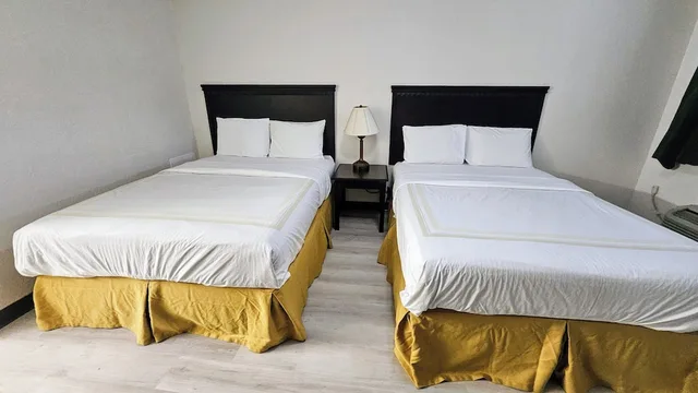 غرفة بسريرين مزدوجين، Budget Inn 1/6