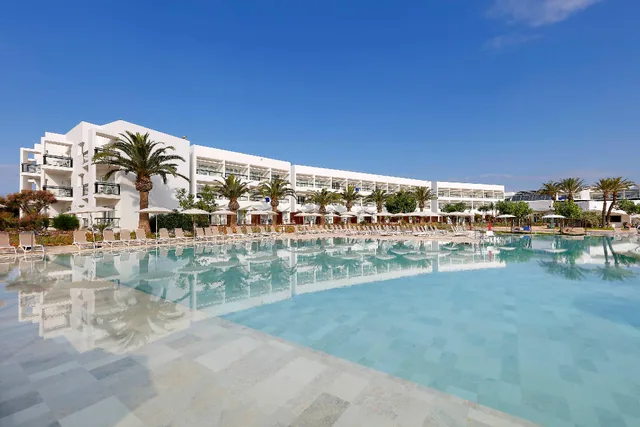 جناح جونيور بحوض جاكوزي، GRAND PALLADIUM PALACE IBIZA RESORT 1/1