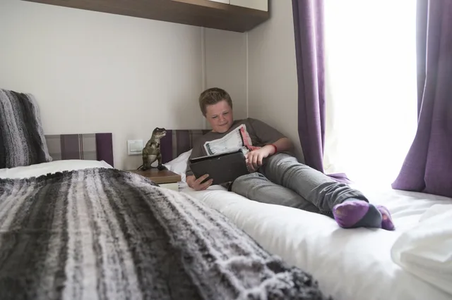 3 Bedrooms, Comfort, Cabin, 1 Double and 4 Single Beds، Adventurer's Village Milton Keynes 1/1