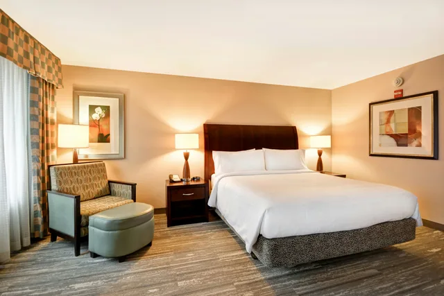 غرفة بسرير كينج، Hilton Garden Inn Ridgefield Park 2/4