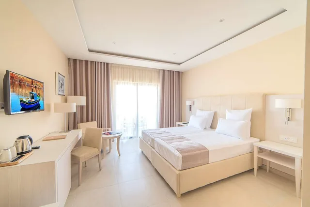 غرفة ديلوكس بسريرين منفصلين بشرفة، Maritim Antonine Hotel and Spa Malta 7/10