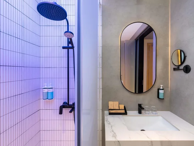 غرفة ديلوكس بسرير كينج، Novotel Jakarta Pulo Mas 8/9