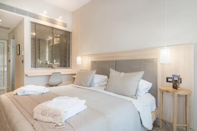 Deluxe, VenusHotel and Suites 2/6