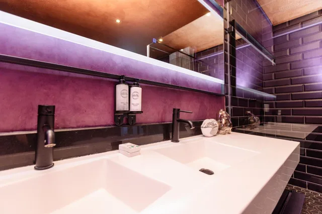 جناح بسرير كينج بشرفة، The Westford Hotel, Sandton(Formerly Pembury Plaza) 4/5