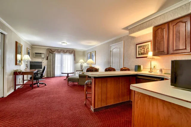 جناح تنفيذي بشرفة، Roosevelt Inn And Suites 3/6