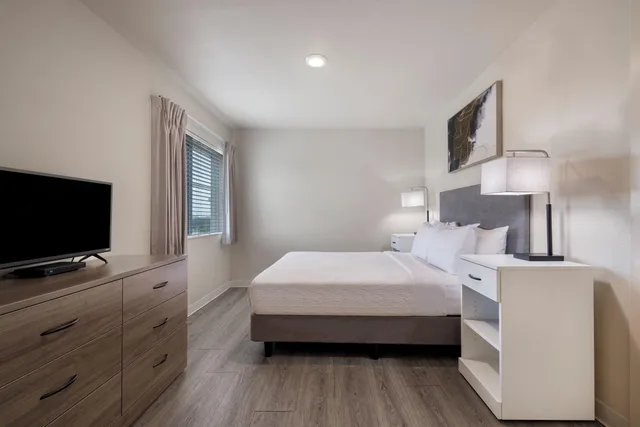 جناح بغرفتي نوم، Soka Suites Dallas - Las Colinas 3/7