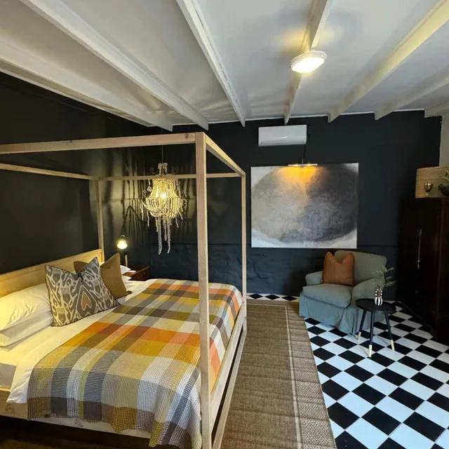 غرفة فاخرة بسرير كينج، The Hanover Luxury Hotel 1/2