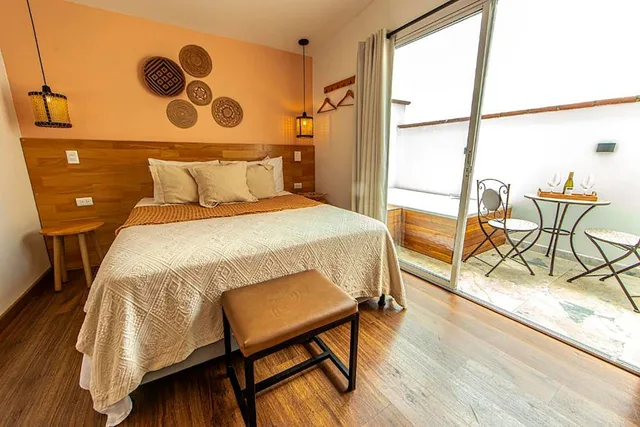 غرفة بريميير بسرير كوين بشرفة، La Martina Boutique Hotel 3/4