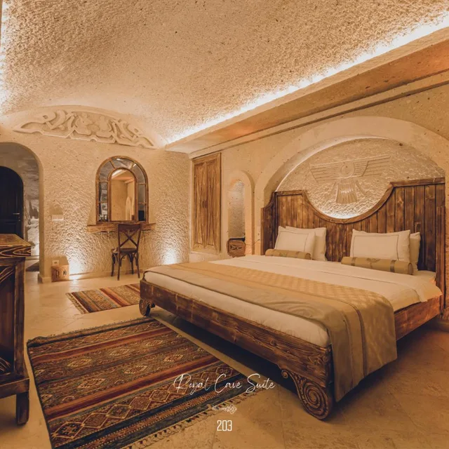 Cave, Royal, Suite, Hot Tub، Nino Cave Suites 5/7