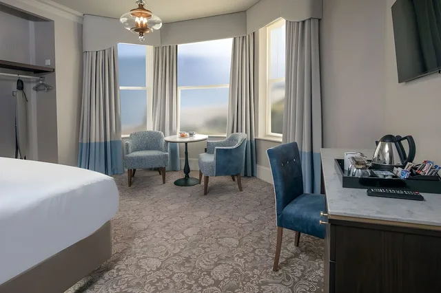 غرفة بريميوم بسرير كينج بإطلالة على البحر، voco The Clifton Folkestone, an IHG Hotel 6/7