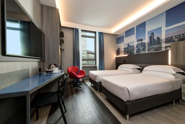 غرفة قياسية بسريرين منفصلين، iQ Hotel Milano 1/2
