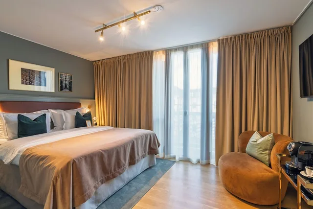 Essential, Queen Bed، Berns Hotel 2/10