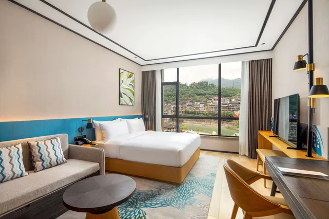 غرفة سيغنتشر بسرير كينج بإطلالة على النهر، Hilton Garden Inn Guizhou Maotai Town 2/3