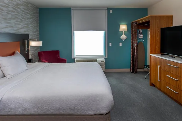 جناح بسرير كينج بغرفة نوم واحدة مع أريكة، Home2 Suites St Louis Central West End Forest Park 1/3
