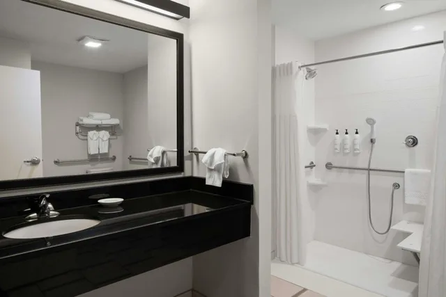 جناح بسريرين كوين بغرفة نوم واحدة مع أريكة، Fairfield Inn Suites By Marriott Olean 2/4