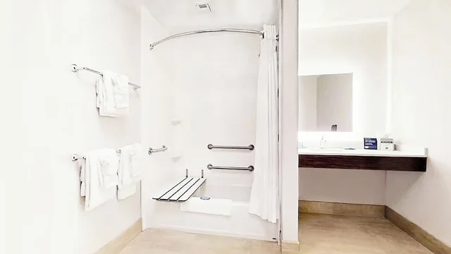جناح بسرير كينج بغرفة نوم واحدة، Holiday Inn Express Suites Chalmette New Orleans S 3/3