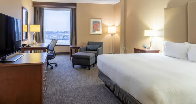 غرفة كلوب بسرير كينج بإطلالة على المرفأ، Hilton Saint John 1/3