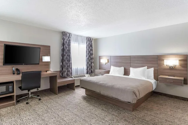 غرفة بسرير كينج، Quality Inn Ripley, WV 2/9