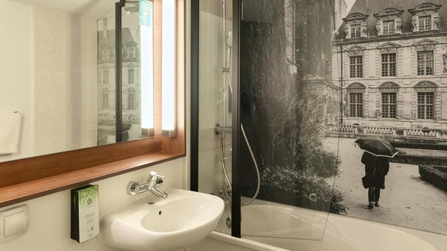 غرفة قياسية بسرير بطابقين وسرير كوين مع أريكة، Hotel Campanile Marne La Vallee Bussy Saint Georges 6/8