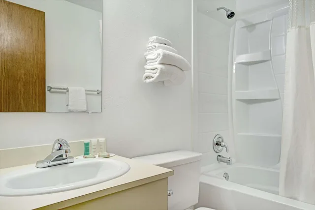 Deluxe, 2 Double Beds, Super 8 By Wyndham Chaska 10/10