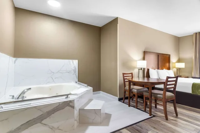 جناح بسرير كينج لذوي الإعاقة، Comfort Suites Mount Vernon 4/8