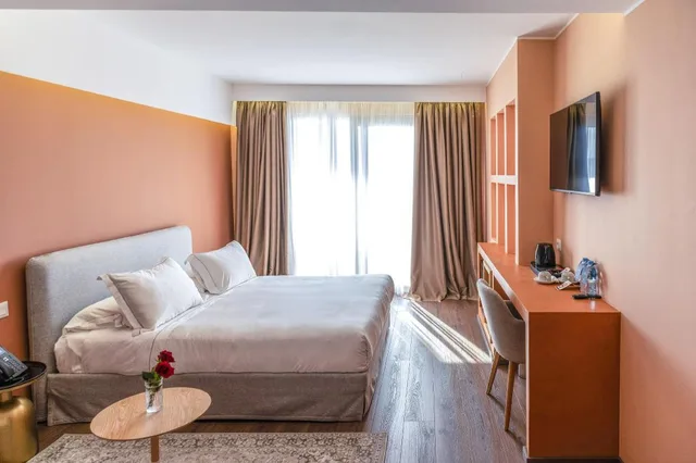 جناح جونيور بإطلالة على المسبح، Hotel Vlora Priam, Affiliated by Melia 1/3