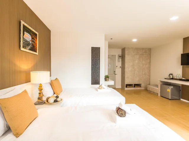غرفة ديلوكس بسريرين منفصلين، Baron Residence Bangkok 1/2