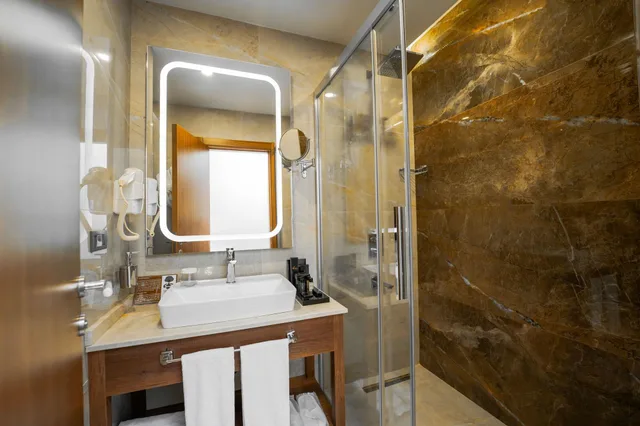 غرفة عائلية رباعية بغرفتي نوم للمدخنين، Vespia Hotel 7/8