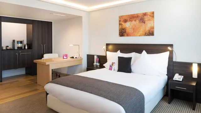 جناح جونيور بسرير كوين بمنطقة جلوس، Crowne Plaza Zurich 5/10