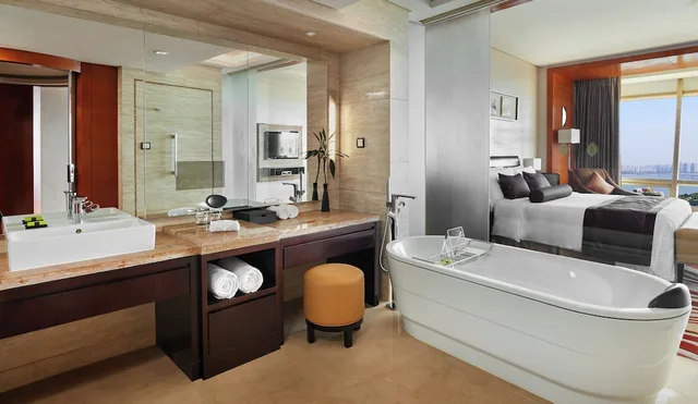 غرفة بريميوم بسرير كينج بإطلالة على النهر مع دخول صالة النادي لذوي الإعاقة، InterContinental Hangzhou 5/7