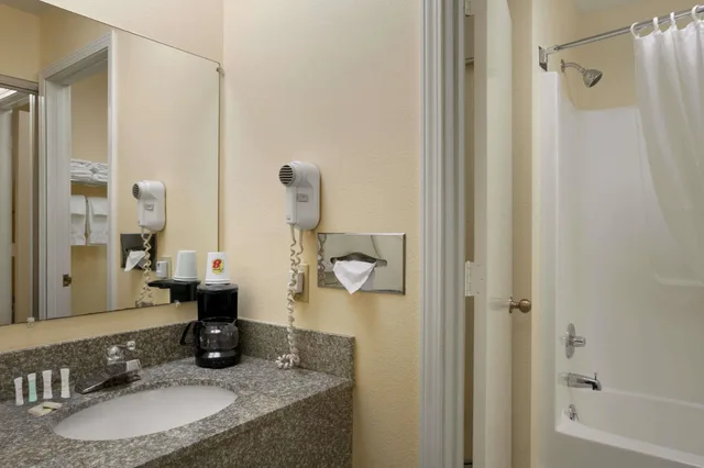 غرفة قياسية بسريرين كوين، Super 8 by Wyndham Columbia City 2/2