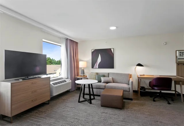 Studio, Suite, King Bed, Staybridge Suites Atlanta Ne - Duluth 2/3