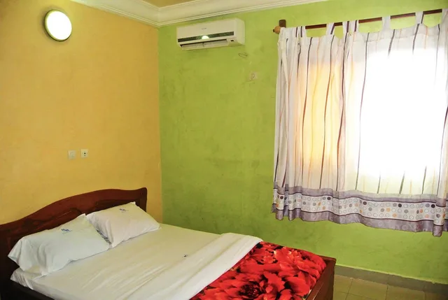 غرفة قياسية بسرير مزدوج، Hôtel La Renardière 2/3