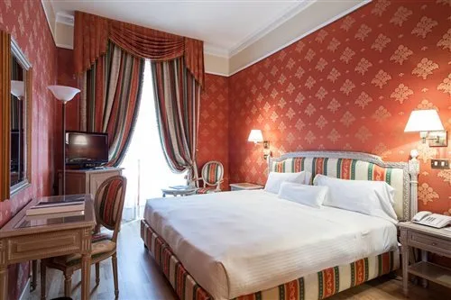 غرفة ثلاثية، Sina De La Ville 2/2