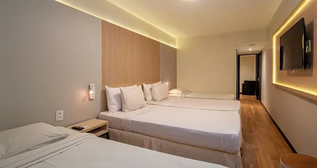 غرفة فاخرة بسرير كينج بحوض استحمام، Mirasol Copacabana Hotel 3/10