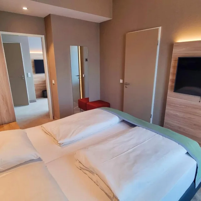 Suite, King Bed, Balcony, Hotel Panorama Hamburg-Harburg 1/9