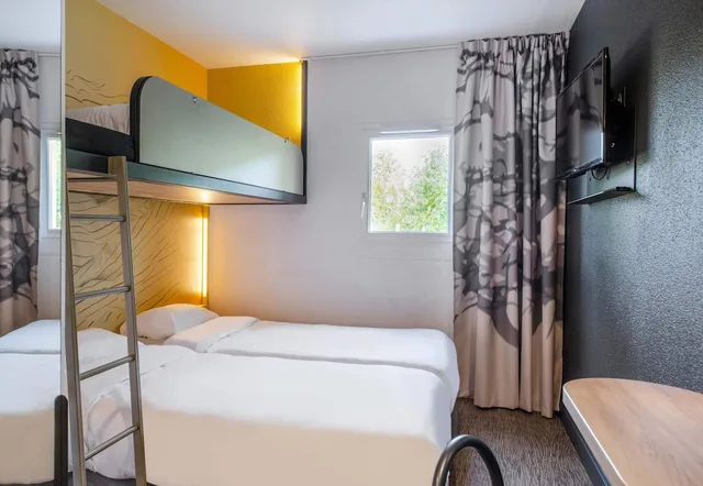 غرفة قياسية ثلاثية بسريرين منفصلين وسرير بطابقين، B&B Hotel Cholet Nord 6/9