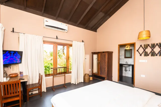 غرفة تنفيذية بسرير كينج بإطلالة على البحر، Fiesta Beach Resort 1/9