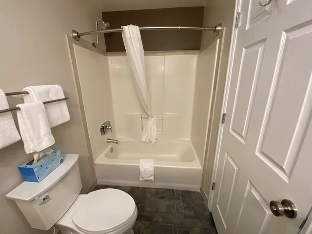 غرفة بسرير كينج مع سرير سحّاب إضافي، Skyridge Inn Bed & Breakfast 6/8