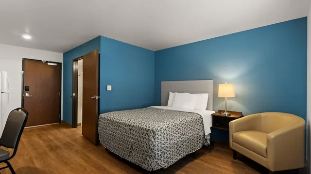 جناح بسرير كوين، WoodSpring Suites Greeley 1/2