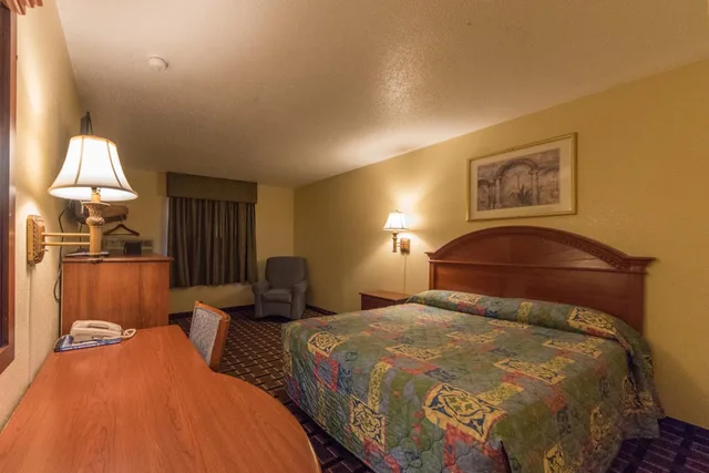 غرفة بسرير كوين، Patuxent Inn 1/3