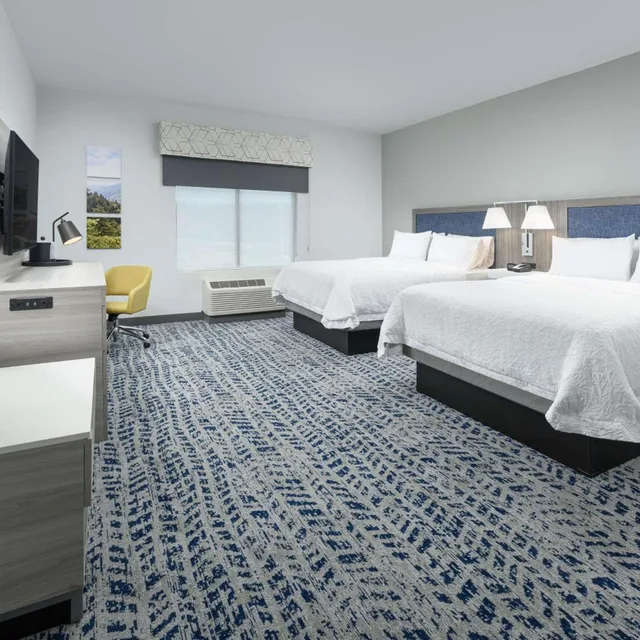 غرفة بسرير كينج وسريرين كوين، Hampton Inn Ashland City 1/3