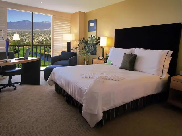 غرفة ديلوكس بسرير كينج، Pacific Palms Resort 2/3