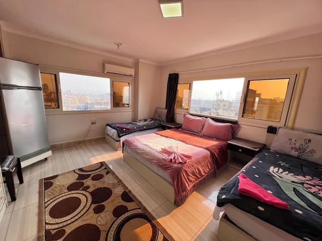 غرفة رباعية بسرير مزدوج وسريرين منفصلين، Isis Hotel 2 - Hostel 1/10