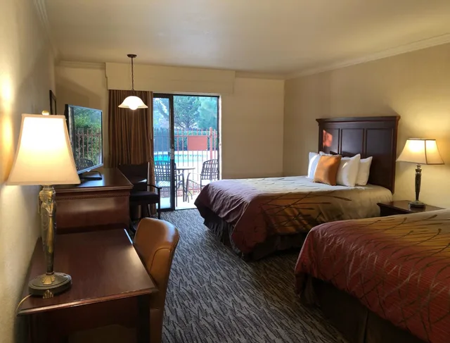 غرفة قياسية بسريرين كوين لذوي الإعاقة، Best Western Plus Humboldt House Inn 2/3