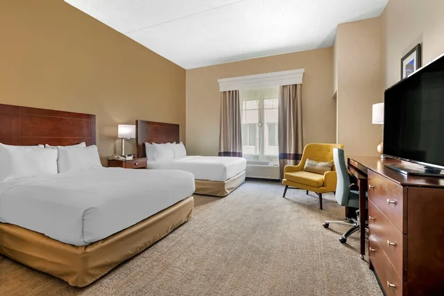 غرفة بسريرين كوين مع أريكة لذوي الإعاقة، Comfort Suites Near Universal Orlando Resort 2/9