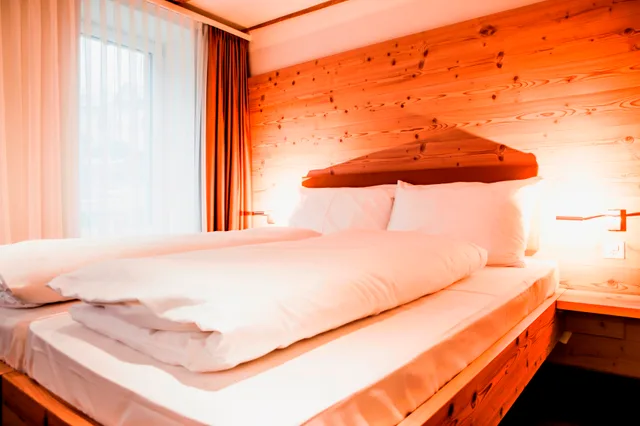 Room, Twin Beds, Boutique Hotel Waldegg Horw 4/6